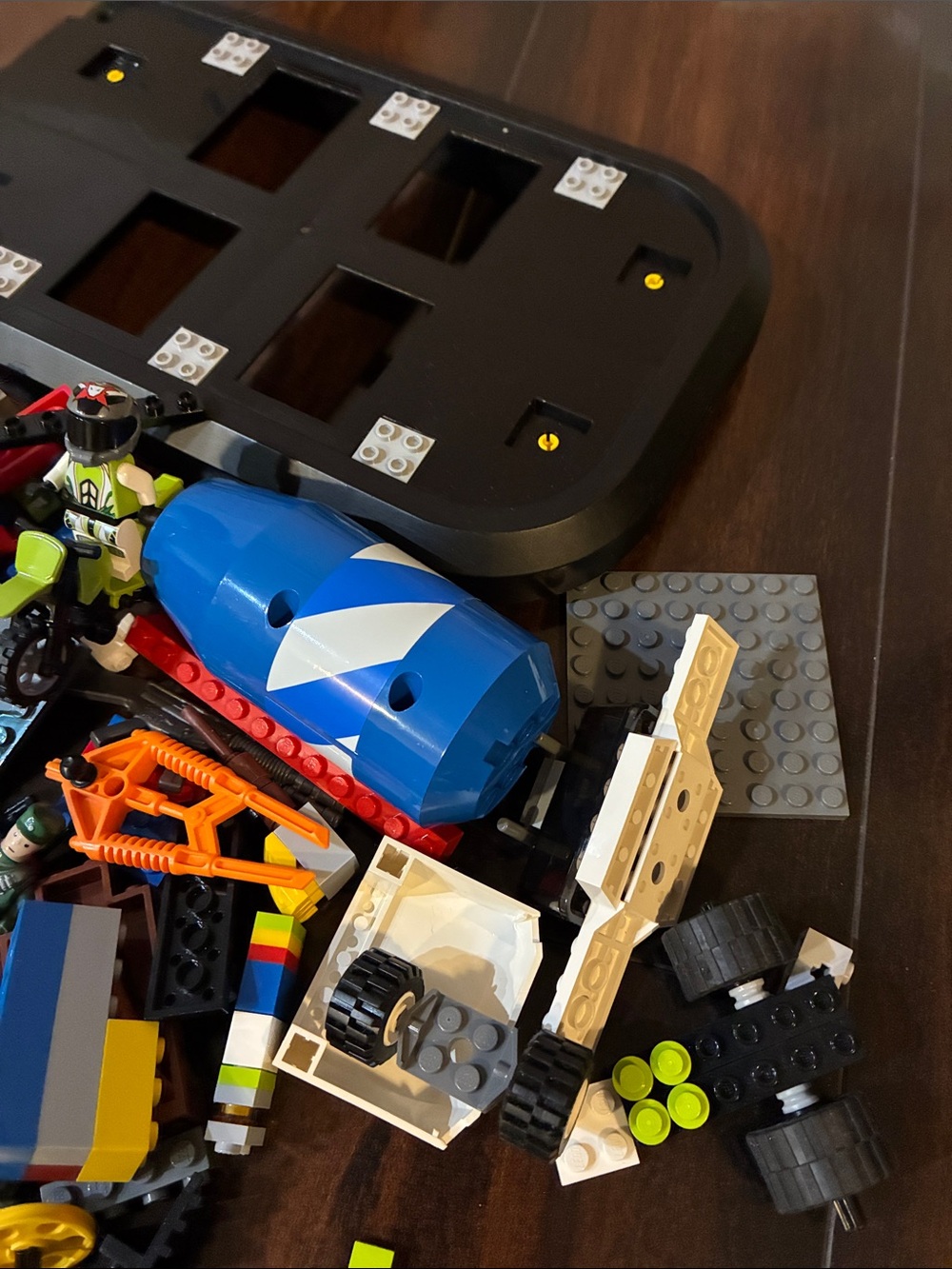 Assorted Legos - Picture 4 of 4